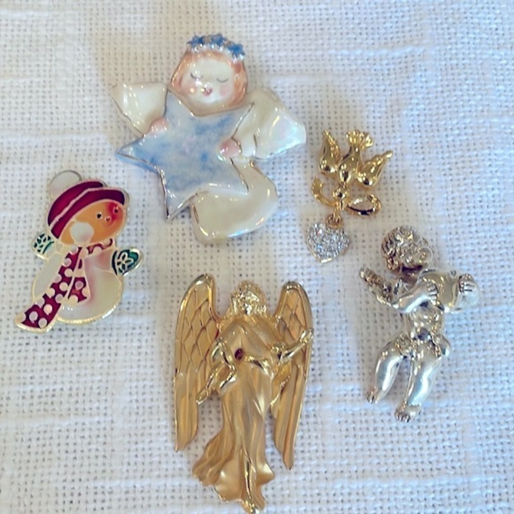 Monet Christmas Holliday brooches pins dangle heart rhinestones ceramic